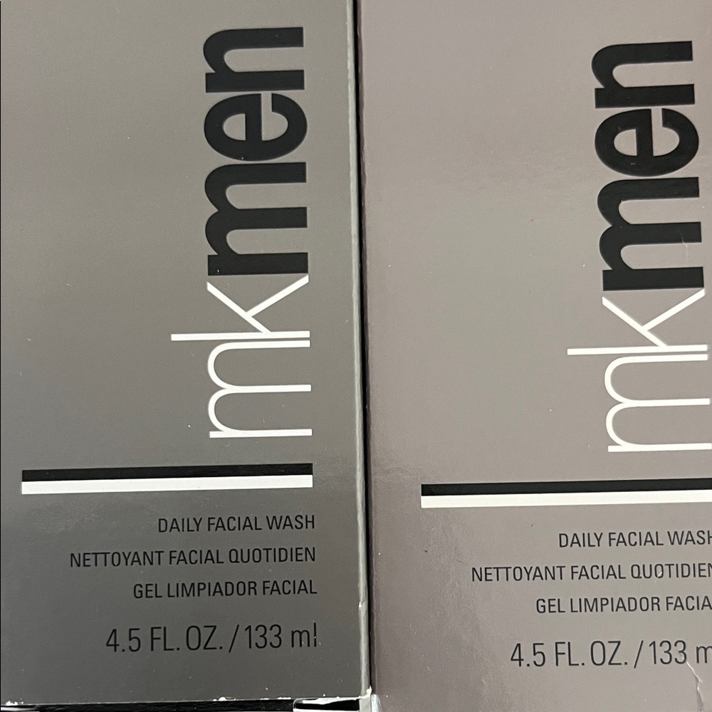 Mary Kay MKMen Skincare Set - Black and Gray - Picture 12 of 13